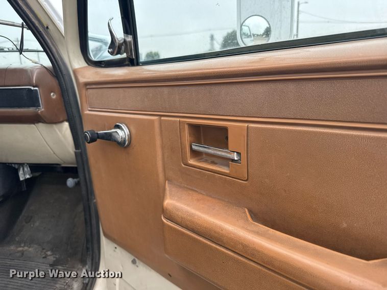 image for item EG6621 1988 GMC C7000 digger derrick truck