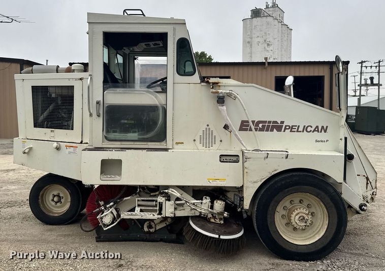 image for item EG6622 1994 Elgin Pelican P street sweeper truck