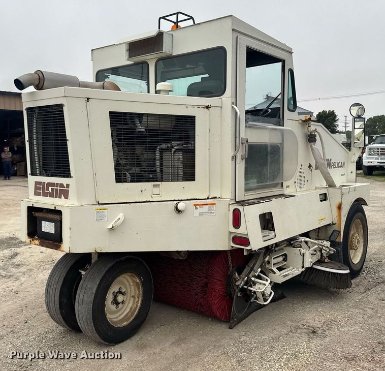 image for item EG6622 1994 Elgin Pelican P street sweeper truck