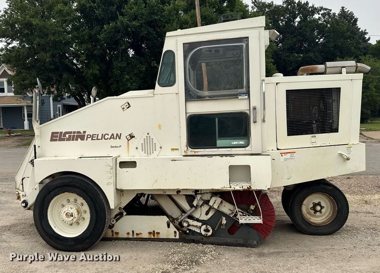 image for item EG6622 1994 Elgin Pelican P street sweeper truck
