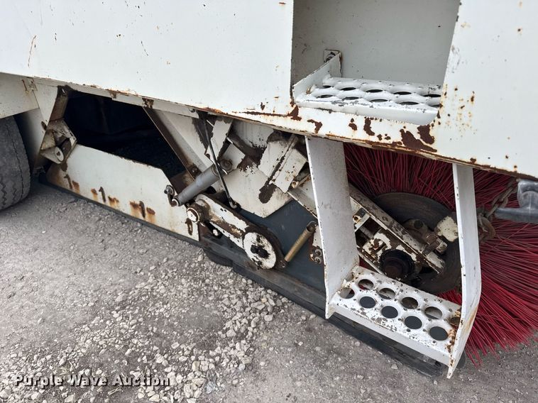 image for item EG6622 1994 Elgin Pelican P street sweeper truck