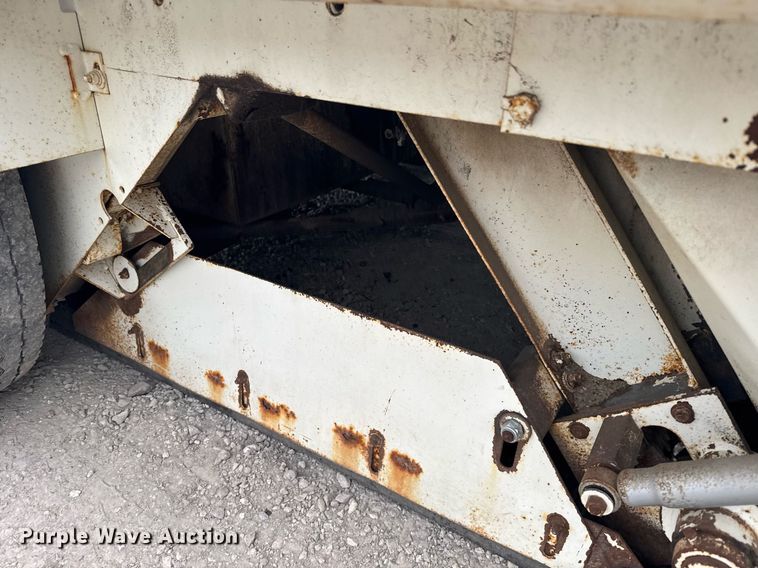 image for item EG6622 1994 Elgin Pelican P street sweeper truck