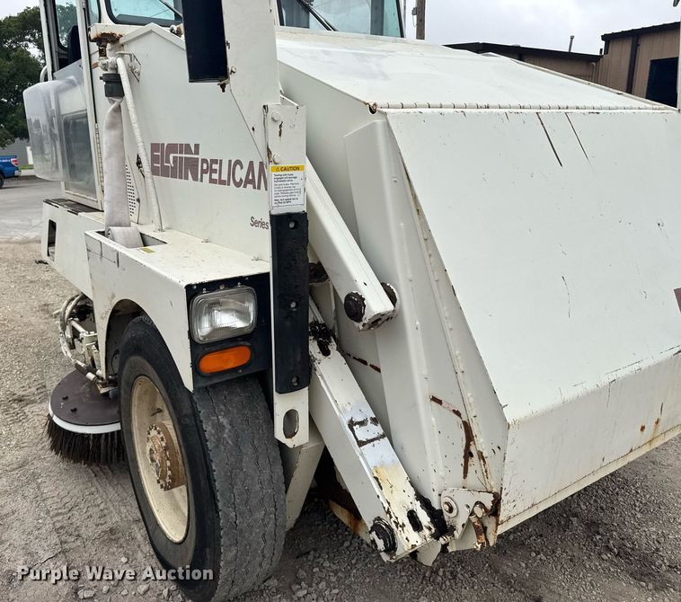 image for item EG6622 1994 Elgin Pelican P street sweeper truck