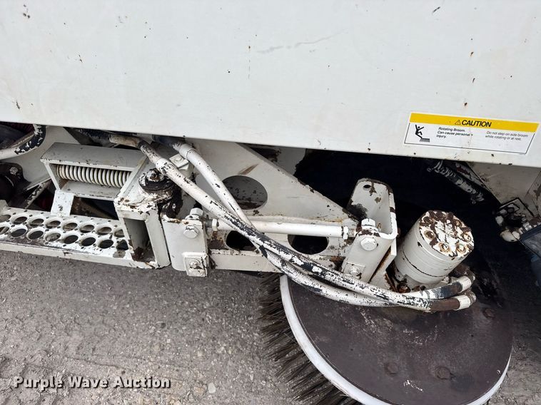 image for item EG6622 1994 Elgin Pelican P street sweeper truck