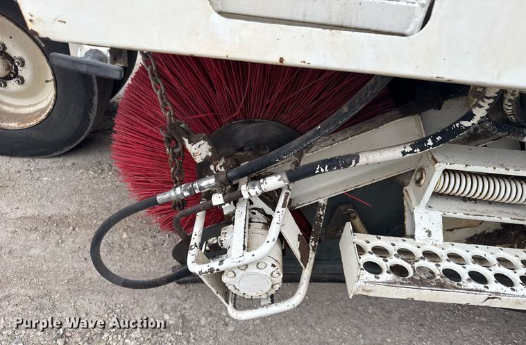 image for item EG6622 1994 Elgin Pelican P street sweeper truck