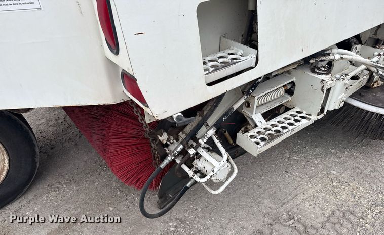 image for item EG6622 1994 Elgin Pelican P street sweeper truck
