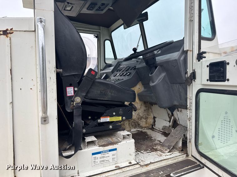 image for item EG6622 1994 Elgin Pelican P street sweeper truck