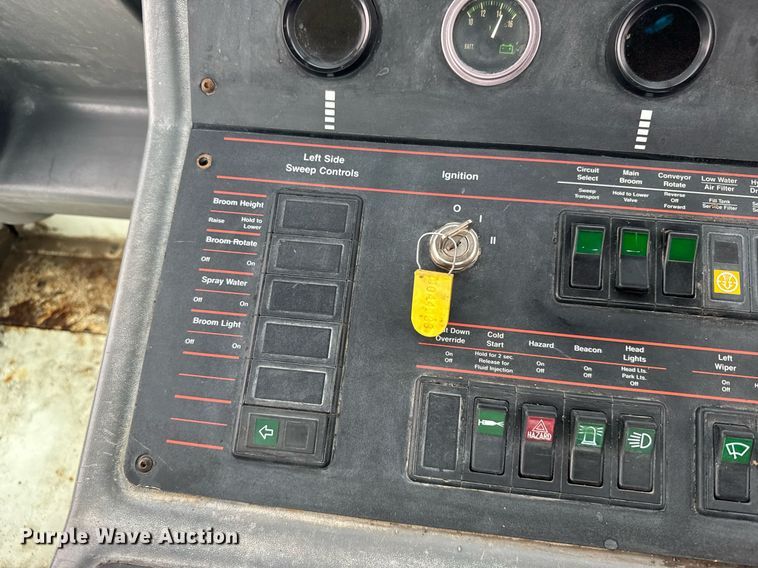 image for item EG6622 1994 Elgin Pelican P street sweeper truck