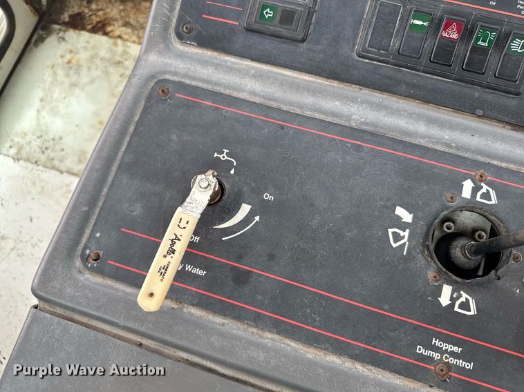 image for item EG6622 1994 Elgin Pelican P street sweeper truck