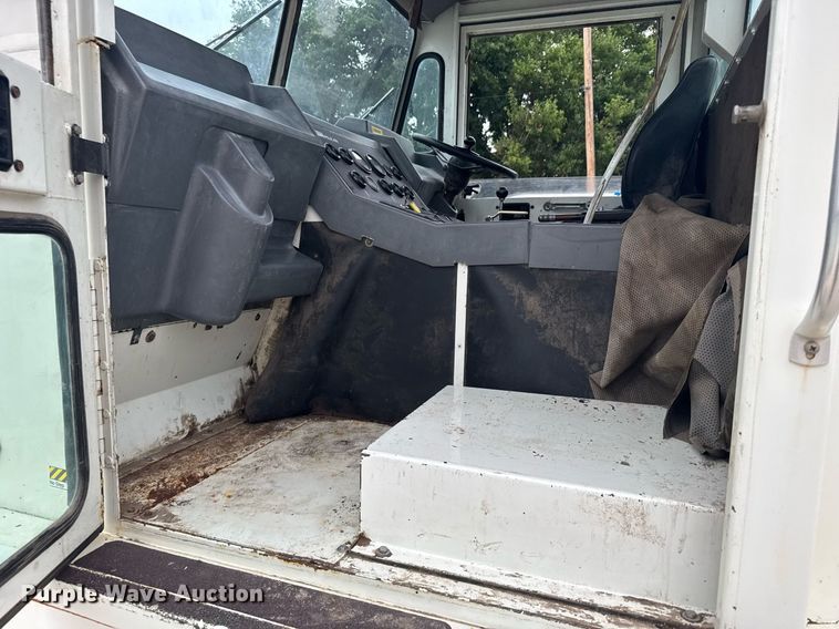 image for item EG6622 1994 Elgin Pelican P street sweeper truck