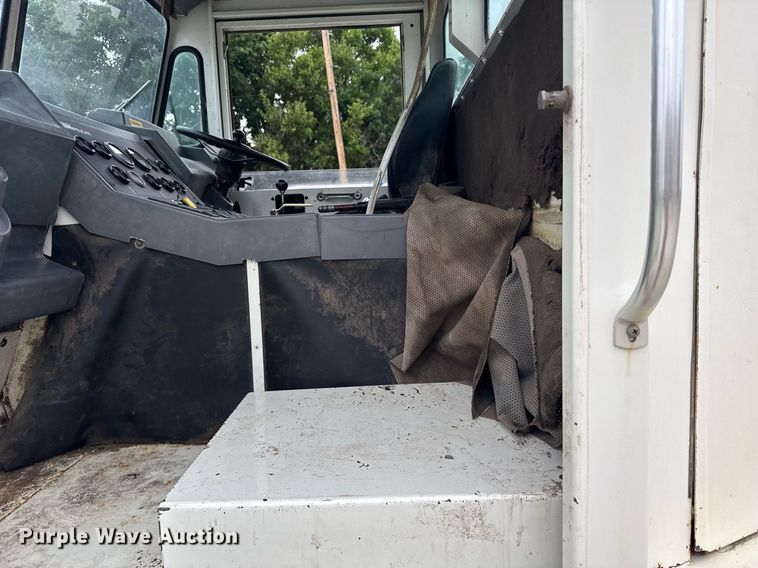 image for item EG6622 1994 Elgin Pelican P street sweeper truck