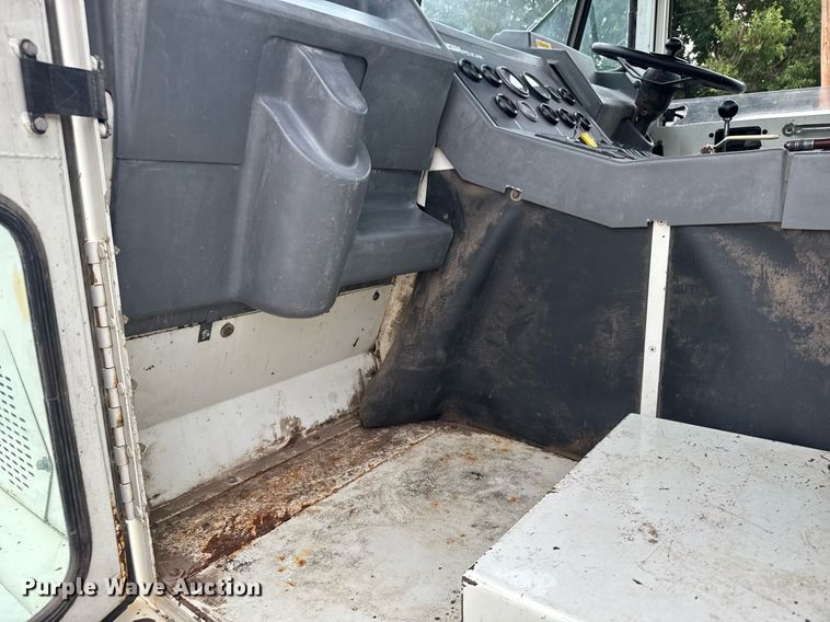 image for item EG6622 1994 Elgin Pelican P street sweeper truck