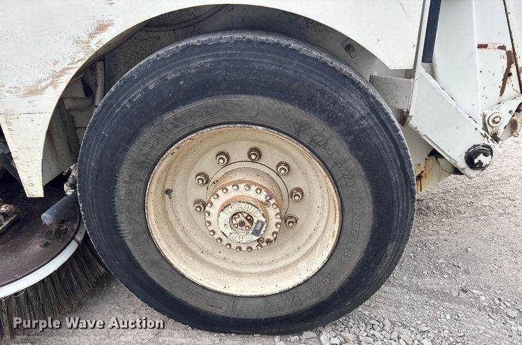 image for item EG6622 1994 Elgin Pelican P street sweeper truck