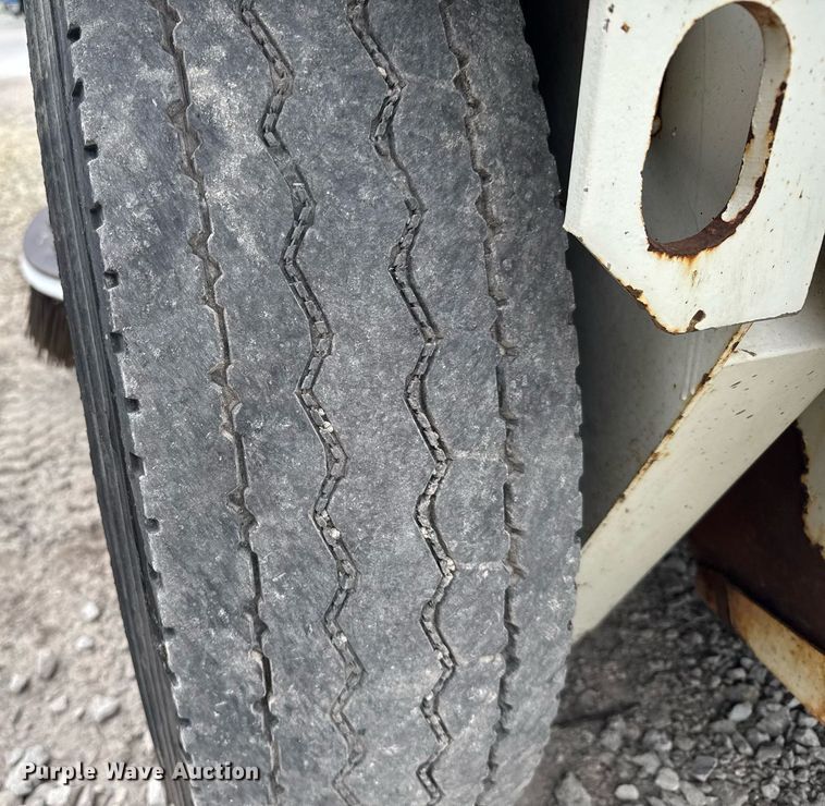 image for item EG6622 1994 Elgin Pelican P street sweeper truck