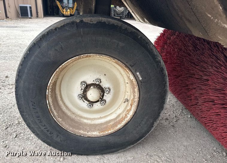 image for item EG6622 1994 Elgin Pelican P street sweeper truck