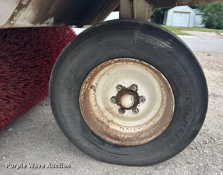 image for item EG6622 1994 Elgin Pelican P street sweeper truck