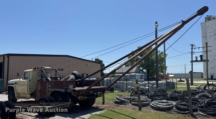 image for item EG6624 1963 GMC winch truck