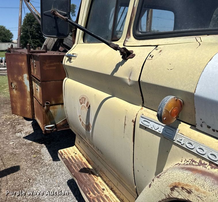 image for item EG6624 1963 GMC winch truck