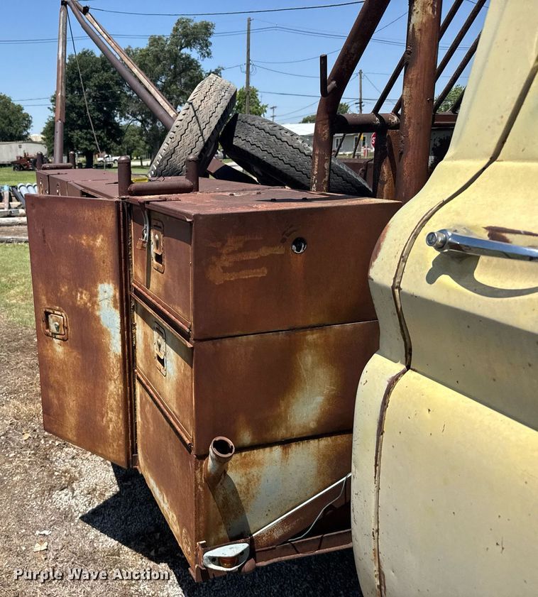 image for item EG6624 1963 GMC winch truck