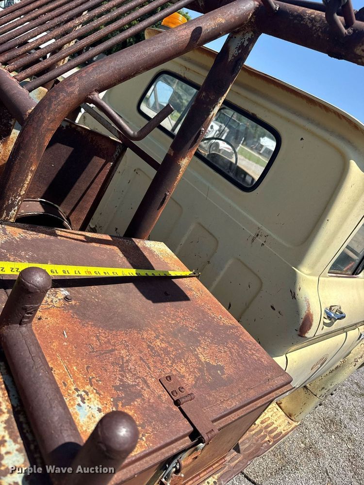 image for item EG6624 1963 GMC winch truck