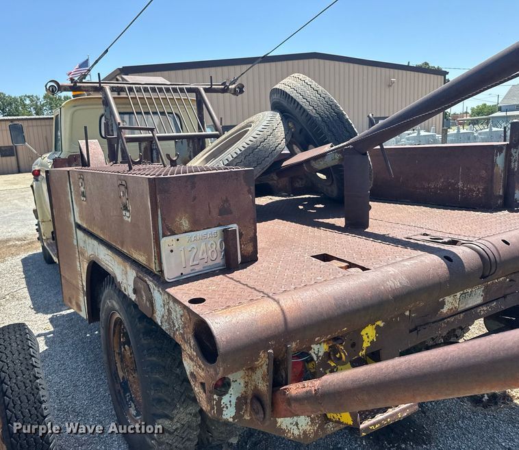 image for item EG6624 1963 GMC winch truck