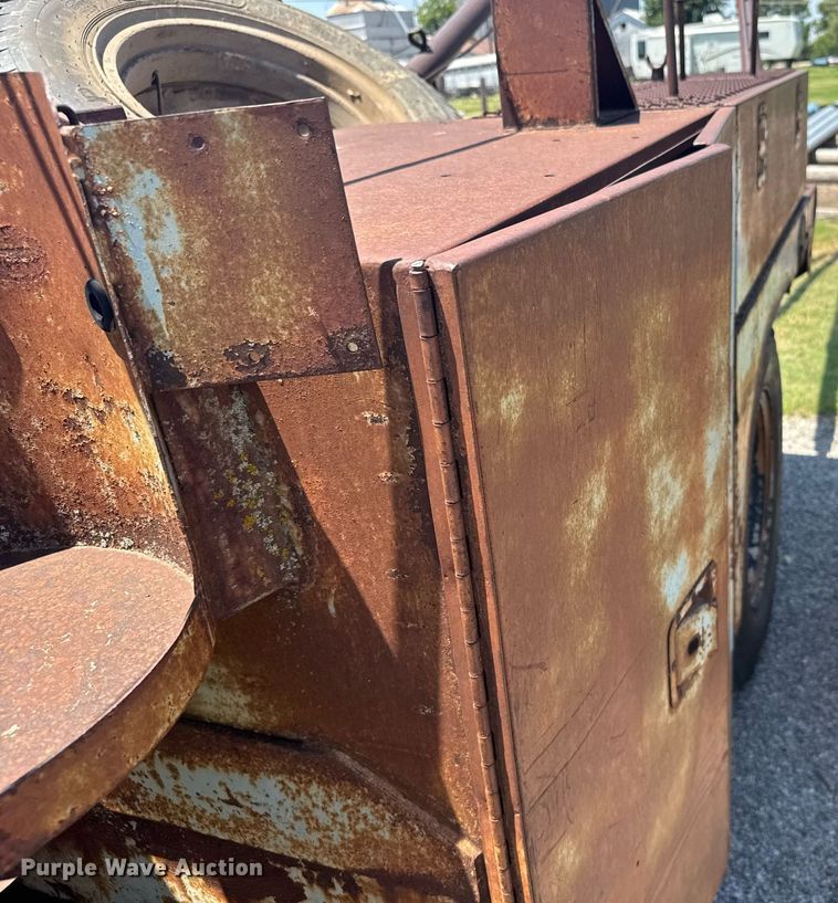 image for item EG6624 1963 GMC winch truck