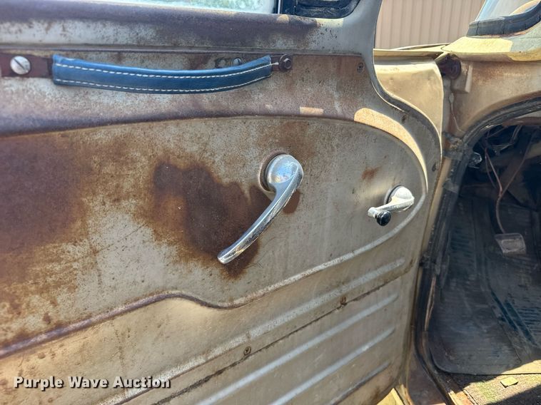 image for item EG6624 1963 GMC winch truck