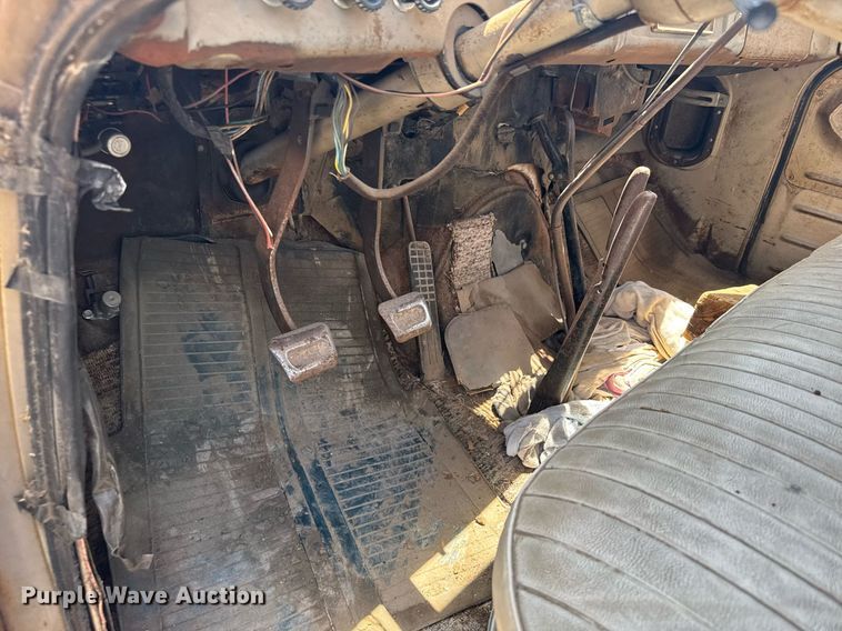 image for item EG6624 1963 GMC winch truck