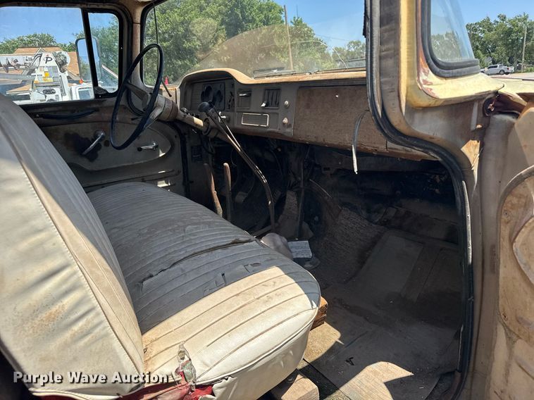 image for item EG6624 1963 GMC winch truck