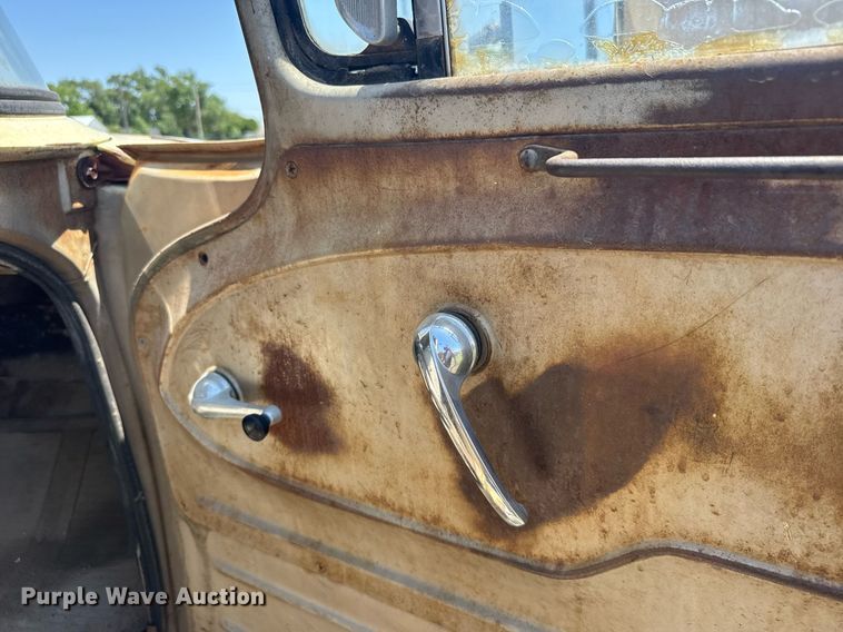 image for item EG6624 1963 GMC winch truck