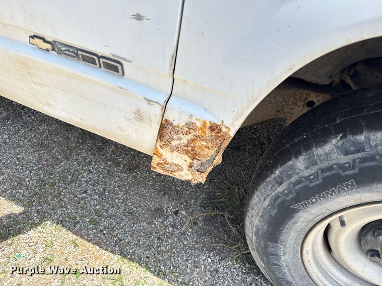 image for item EG6627 1998 Chevrolet C1500 pickup truck