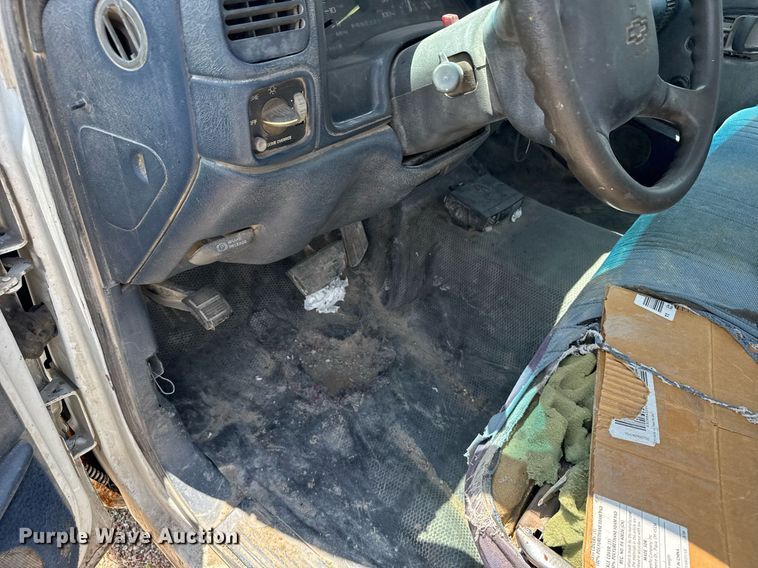 image for item EG6627 1998 Chevrolet C1500 pickup truck