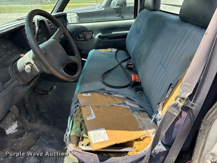 image for item EG6627 1998 Chevrolet C1500 pickup truck