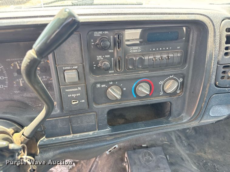 image for item EG6627 1998 Chevrolet C1500 pickup truck