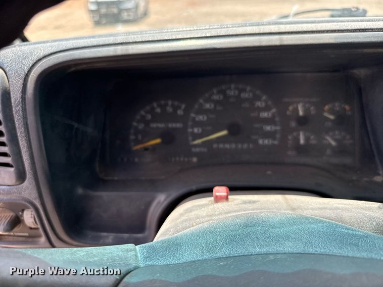 image for item EG6627 1998 Chevrolet C1500 pickup truck