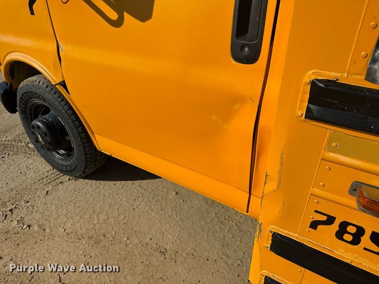 image for item EG6657 1998 Chevrolet Express G3500  school bus