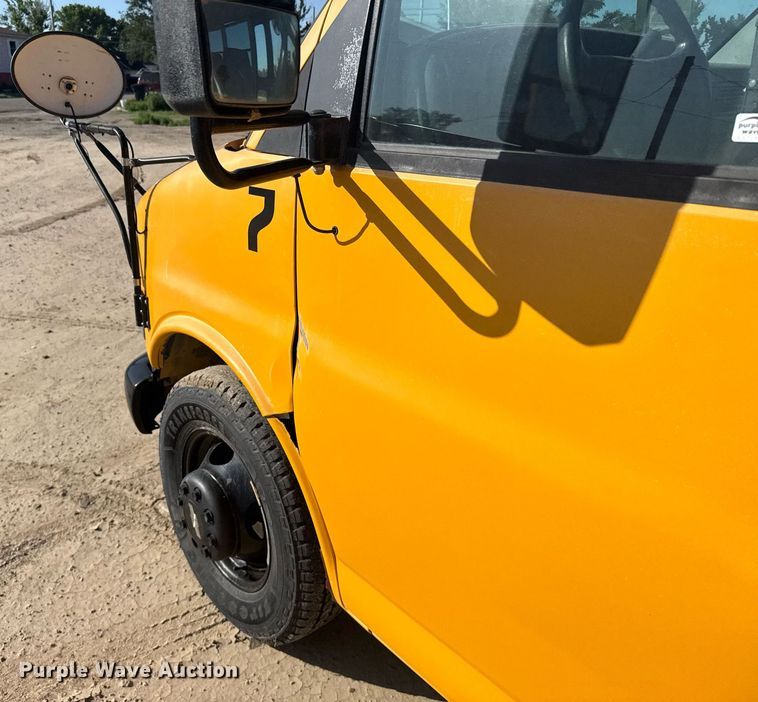 image for item EG6657 1998 Chevrolet Express G3500  school bus