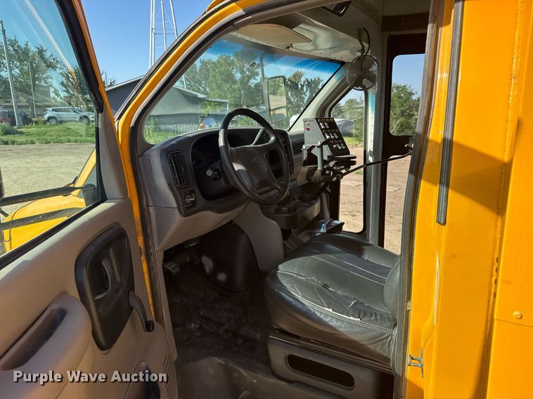 image for item EG6657 1998 Chevrolet Express G3500  school bus