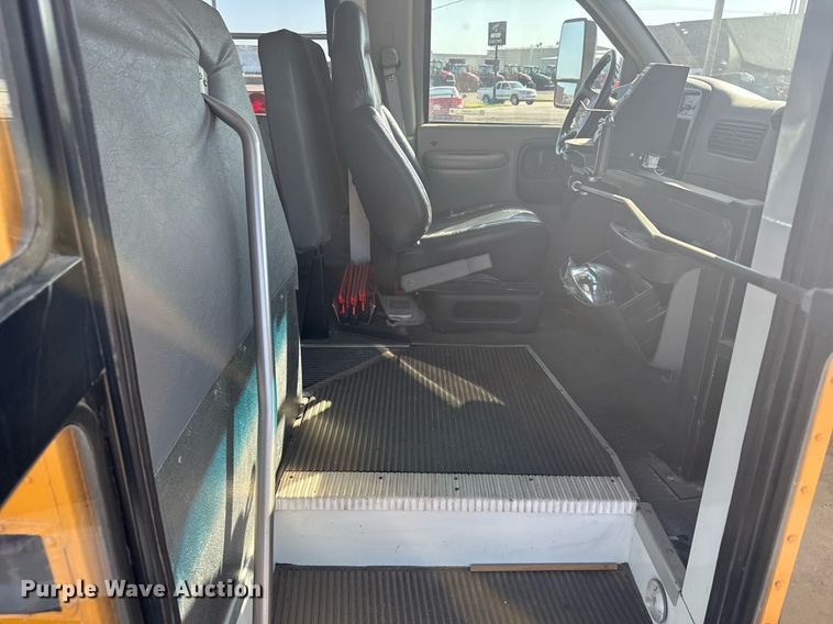 image for item EG6657 1998 Chevrolet Express G3500  school bus