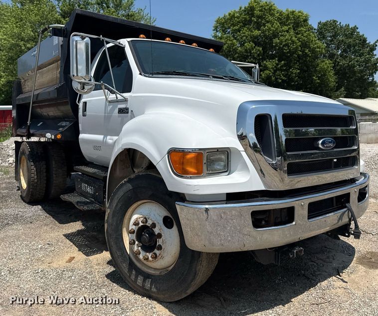 image for item EG8096 2011 Ford F750 Super Duty dump truck