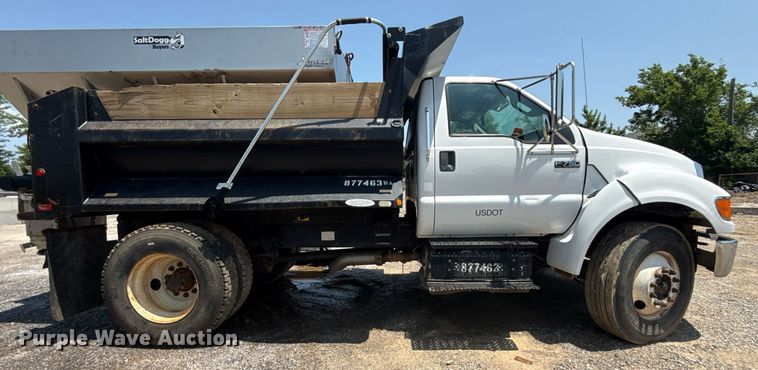 image for item EG8096 2011 Ford F750 Super Duty dump truck