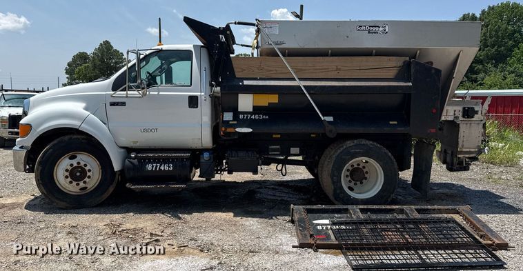 image for item EG8096 2011 Ford F750 Super Duty dump truck