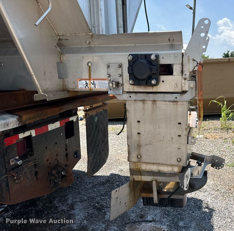 image for item EG8096 2011 Ford F750 Super Duty dump truck