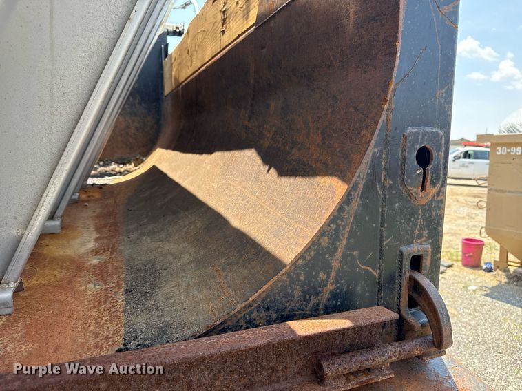 image for item EG8096 2011 Ford F750 Super Duty dump truck