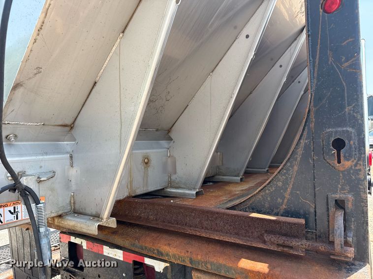 image for item EG8096 2011 Ford F750 Super Duty dump truck