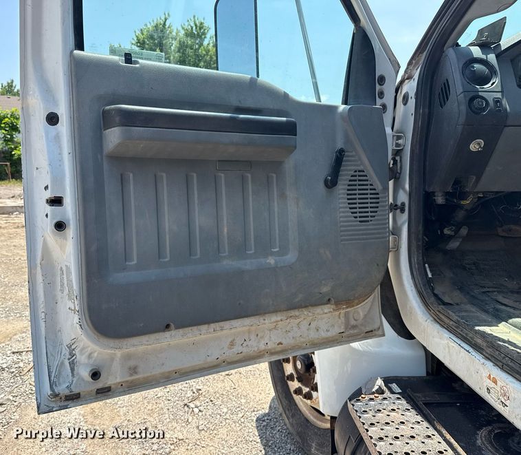 image for item EG8096 2011 Ford F750 Super Duty dump truck