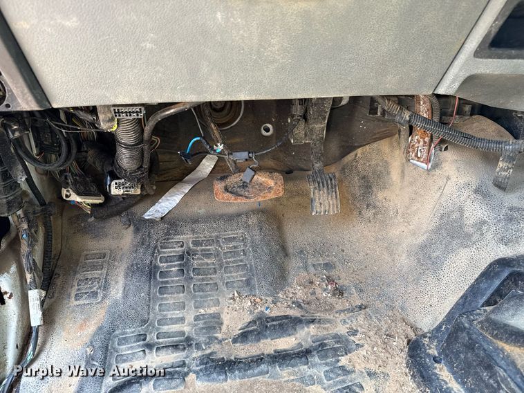 image for item EG8096 2011 Ford F750 Super Duty dump truck