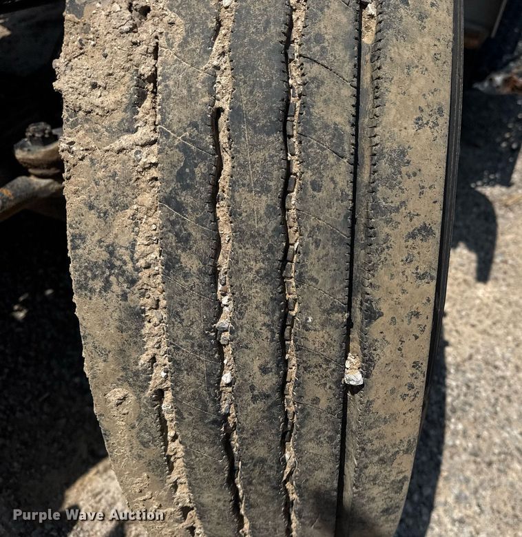 image for item EG8096 2011 Ford F750 Super Duty dump truck