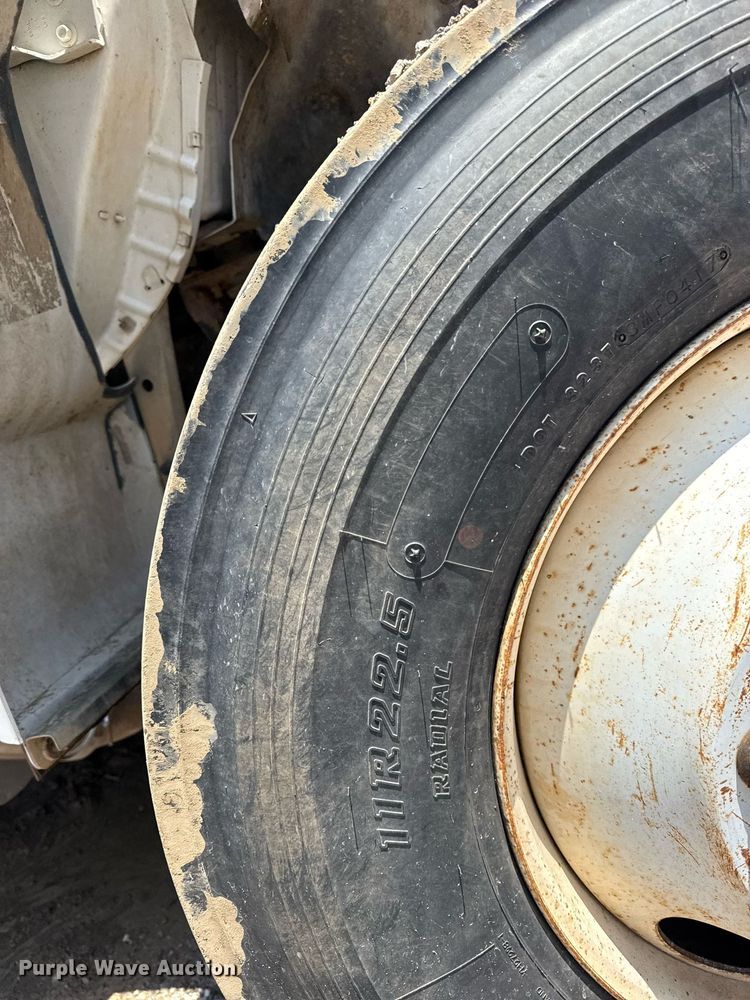 image for item EG8096 2011 Ford F750 Super Duty dump truck