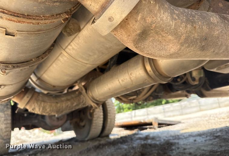 image for item EG8096 2011 Ford F750 Super Duty dump truck